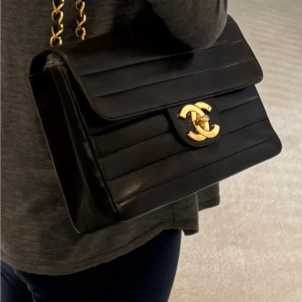 Chanel *RARE* Madamoiselle Jumbo Bag Black Leather Bag 24krt Gold Chain